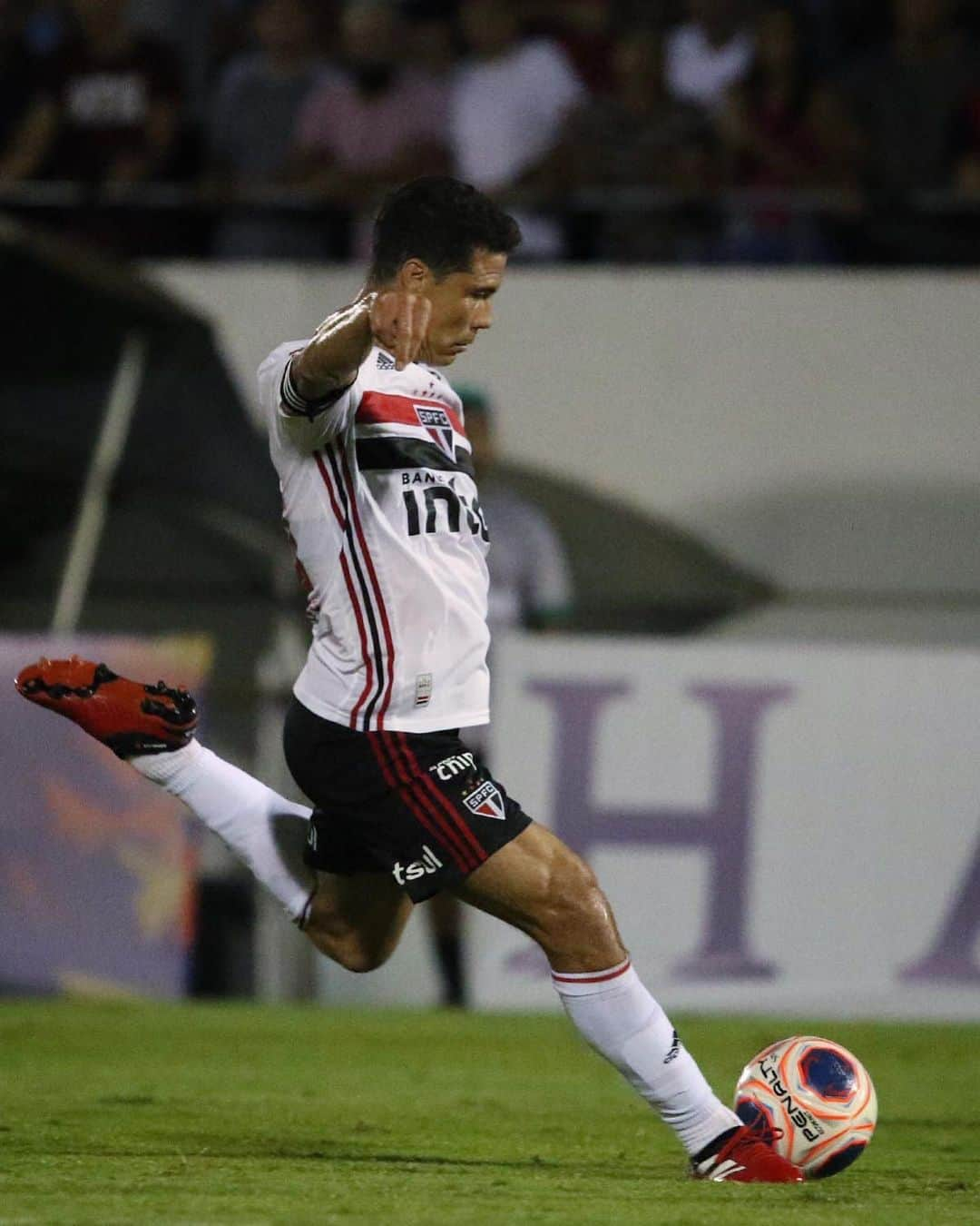 São Paulo FCさんのインスタグラム写真 - (São Paulo FCInstagram)「💥⚽️ Boa, meu Profeta! 🇾🇪 ⠀⠀⠀⠀⠀⠀⠀⠀⠀ Ferroviária 1️⃣x2️⃣ São Paulo, de virada, com gols de @hernanesoj e @robertharboleda4. ⠀⠀⠀⠀⠀⠀⠀⠀⠀ ➡️ O próximo jogo será na nossa casa: São Paulo x Novorizontino, na segunda-feira (03/02), às 20h, no Morumbi. Garanta o seu ingresso! ⠀⠀⠀⠀⠀⠀⠀⠀⠀ #NósSomosSãoPaulo #VamosSãoPaulo 🇾🇪 ⠀⠀⠀⠀⠀⠀⠀⠀⠀ 📸 Rubens Chiri / saopaulofc.net」1月30日 12時22分 - saopaulofc