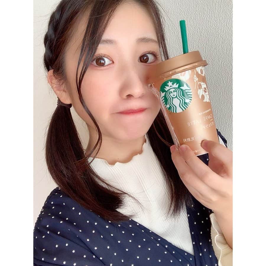 加藤一華さんのインスタグラム写真 - (加藤一華Instagram)「. それでは聴いてください。 「 君とカフェラテ 」💁‍♀️☕️ . 最近コレサワさん聴いてる影響。 ちょっと曲名っぽく言ってみた🤗笑 . ２枚目と３枚目の違いがわかったらプロ🙆‍♀️ . #Starbucks #スタバ #カフェラテ #me #selfie #girl #coffee」1月30日 12時22分 - ichika_kato