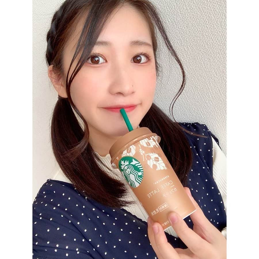 加藤一華さんのインスタグラム写真 - (加藤一華Instagram)「. それでは聴いてください。 「 君とカフェラテ 」💁‍♀️☕️ . 最近コレサワさん聴いてる影響。 ちょっと曲名っぽく言ってみた🤗笑 . ２枚目と３枚目の違いがわかったらプロ🙆‍♀️ . #Starbucks #スタバ #カフェラテ #me #selfie #girl #coffee」1月30日 12時22分 - ichika_kato