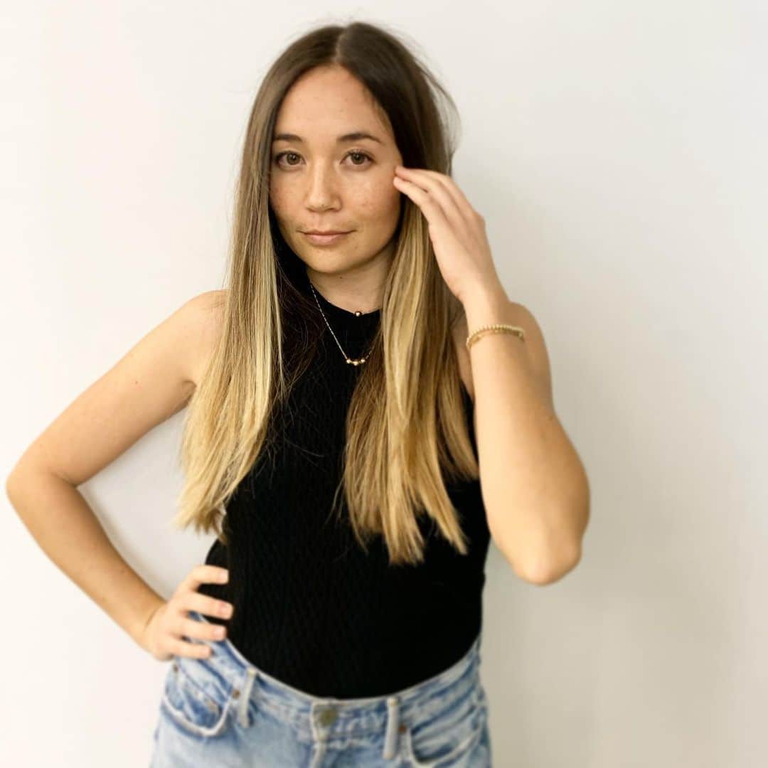 アリッサ ウーテンのインスタグラム：「Got to see @jarrod.hair at @hmbhnl ! It was much needed and I love my fresh cut!  Thank you @jarrod.hair my hair has been in the best condition of my life since I started seeing you 💕 Ps I know I look tired it’s just my face now. Thank you for my comfy @superdown top @revolve ✨」