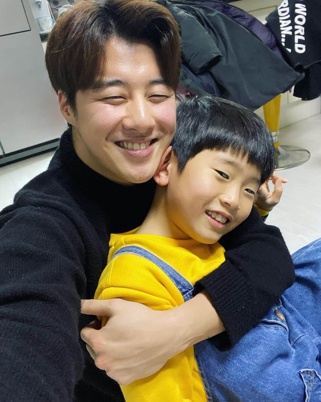 ジュノさんのインスタグラム写真 - (ジュノInstagram)「my nephew👨‍👦 우리 귀염둥이조카 로운이 돌잔치때보구 이제야 만났네❤️연예인삼촌 만난다고 긴장을했대요ㅋㅋㅋ 더더더더 자랑스러운 삼촌되도록 열심히해야겠다! 甥っ子のロウンにいよいよ会えました！芸能人のおじさんに会いに行くよって言われてからずっと緊張してたらしいです🤣もっと誇らしいおじさんになるように頑張らなくちゃ！！ . . . #JG #조카 #삼촌 로운이 어쩜그렇게 너희 엄마어렸을때랑 똒같니ㅋㅋㅋ」1月30日 12時31分 - joonho_jg