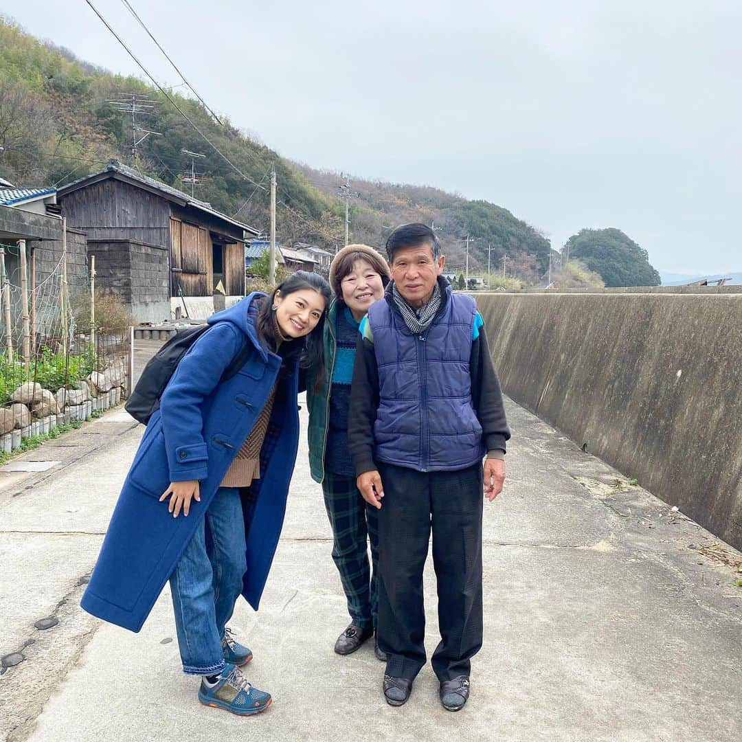 小林希さんのインスタグラム写真 - (小林希Instagram)「北木島の島の方と❤︎ いろいろお話を聞けて楽しかったです。 北木島は、石の島で日本遺産に登録されています。 9割の人が石産業にかかわってたそうです。 観光業はこれから！ ということで、北木島もこれから頑張って盛り上がるぞーって☺️👍 これからが楽しみです。  With people from Kitagishima Island. I enjoyed talking to them.  Kitagishima Island was added to Japan Heritage as The Island of Stone. 90 percent of people in Kitagishima Island  worked in a job that involves stone industry. Tourism industry is just beginning.  Let's all pull together! Looking forward to the future！  #islander#stone#japanheritage #okayama#island#kitagi#kasaoka#北木島#笠岡諸島#岡山県#鶴田石材#丁場#採石場#島の人#日本遺産」1月30日 12時45分 - nozokoneko