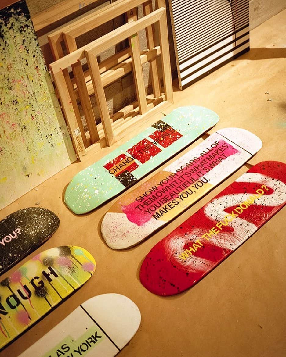MiChiのインスタグラム：「Reuse & Recycle ♻️ #Studiolife#skateboard#art#graffiti#streetart#skater#popart#skateboardart#tokyo#tokyoartist#quotes#リユース#リサイクル#いらないスケボーの板ある人ちょーだい ❤️ 📷// @monster_smith_img」