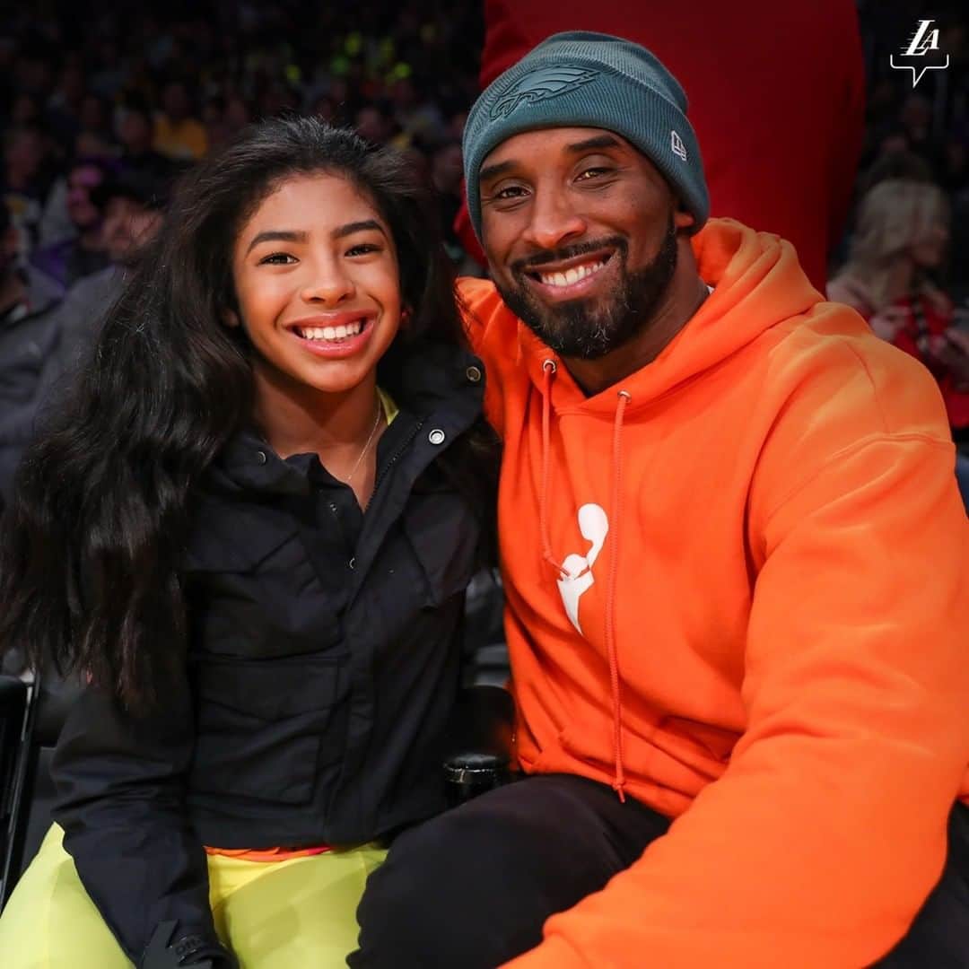 Los Angeles Lakersさんのインスタグラム写真 - (Los Angeles LakersInstagram)「We are devastated and have been forever changed by the sudden loss of Kobe Bryant and his daughter, Gianna. We send our love to Vanessa, the Bryant family, and to the families of the other passengers. Words cannot express what Kobe means to the Los Angeles Lakers, our fans, and our city. More than a basketball player, he was a beloved father, husband, and teammate. Their love and light will remain in our hearts forever.  The Mamba Sports Foundation has set up the MambaOnThree Fund to support the families affected by this tragedy. To help, please visit MambaOnThree.org. For those who are inspired to continue Kobe and Gianna’s legacy in youth sports, please visit MambaSportsFoundation.org.」1月30日 12時54分 - lakers
