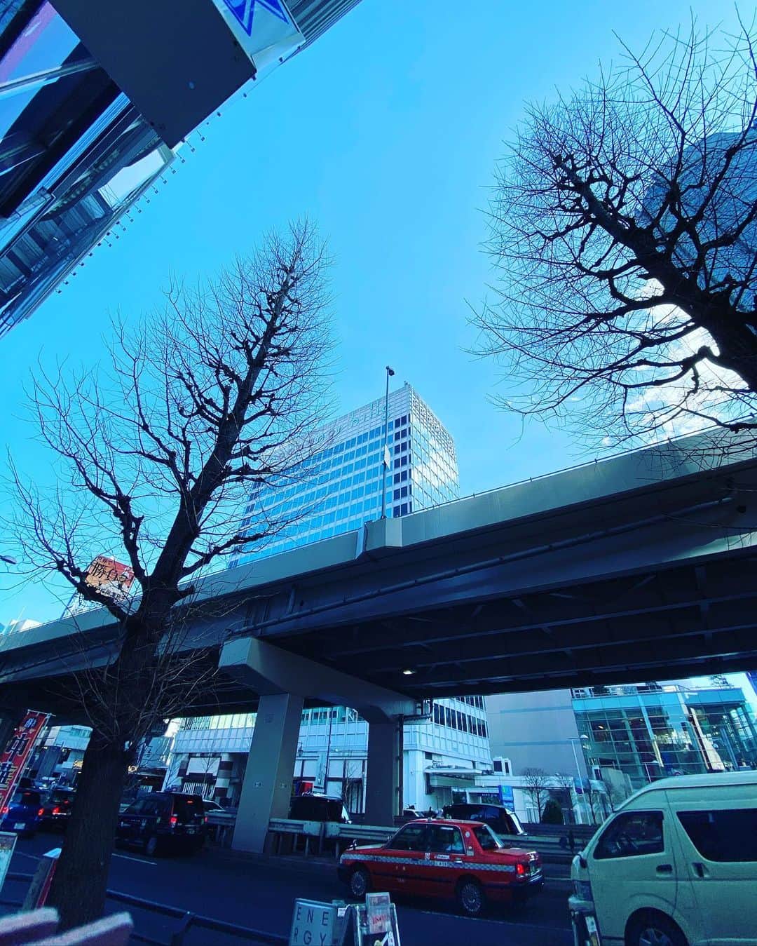 海保知里さんのインスタグラム写真 - (海保知里Instagram)「今日も朝からロケしています。待ち時間に仕事の映画を一本見終わり、達成感でいっぱい😊💕 #海保知里」1月30日 12時49分 - chisato_kaiho