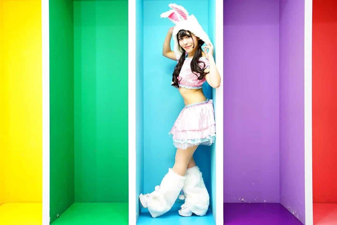 大河まりあのインスタグラム：「. 🌈🌈🐰🌈🌈 「自由な色で描いてみよう 必ず見える 新しい世界」 🌈🌈🐰🌈🌈 . #colorfuldays #colorful #colors  #バニーガール #オリジナルバニー #白うさぎ #bunny #bunnystagram #bunnygirl #whitebunny #cosplay #cosplayer #cosplayphoto #japanesecosplay #cosplayphotography #コスプレ #コスプレイヤー #コスプレ撮影」
