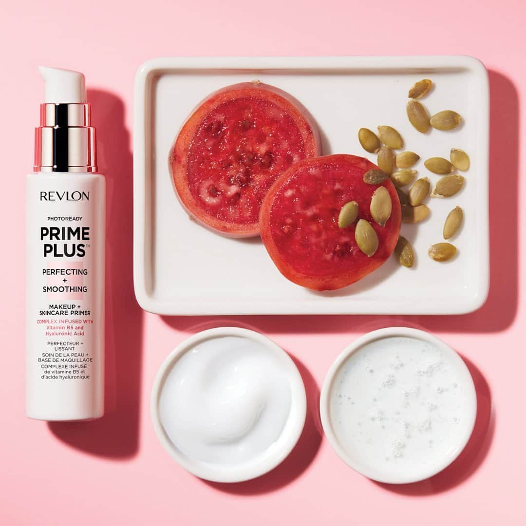 Revlonさんのインスタグラム写真 - (RevlonInstagram)「Inside NEW #PhotoReady #PrimePlus PERFECTING + SMOOTHING Primer you’ll find lots of #skincare goodness like: . 🎃 Pumpkin Seed Extract to help firm and tighten 💊 Vitamin B5 to help moisturize, heal and protect 💧 #HyaluronicAcid to help attract and maintain moisture  #primer #faceprimer #antioxidants」1月30日 12時56分 - revlon
