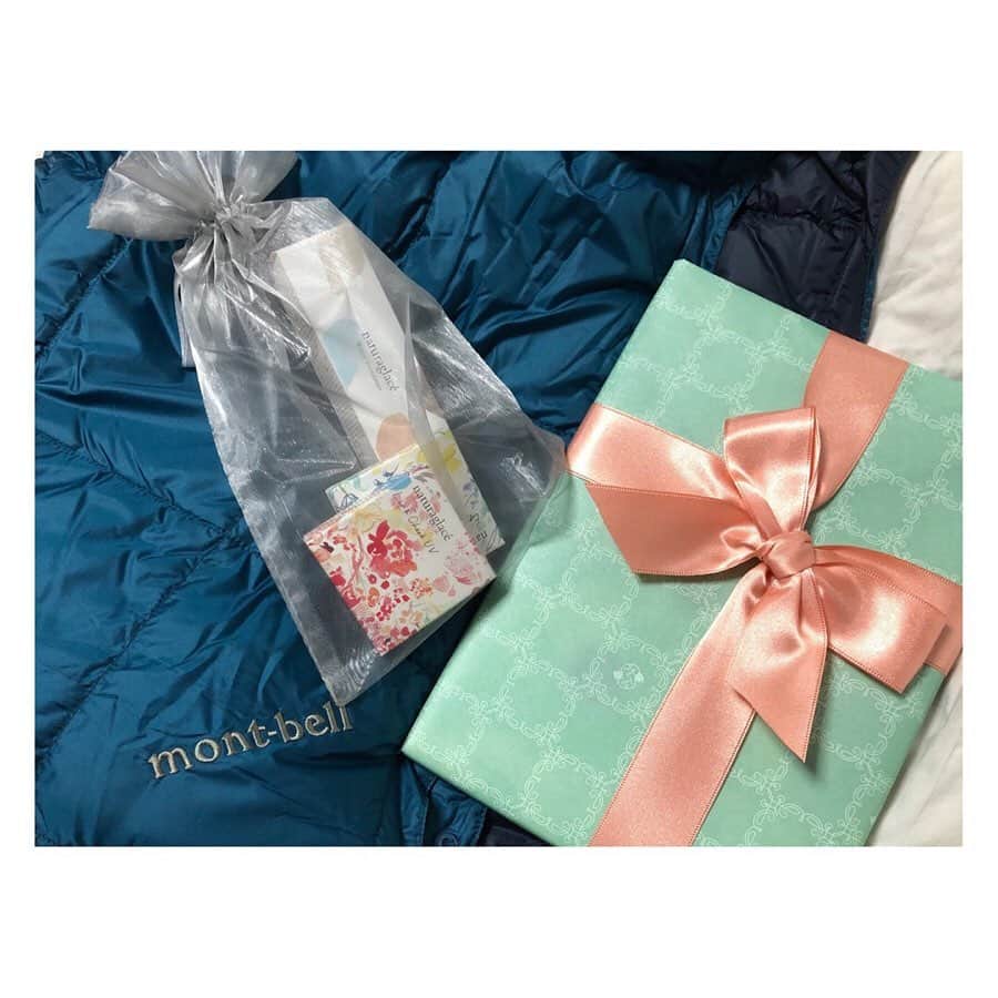 柳野玲子のインスタグラム：「先日☺️ 約7年ほど前の番組メンバーで新年会(*´꒳`*)✨ 私は8割子供と遊んでましたが笑 久々にみんなと会えて嬉しいひとときでした💞 お祝いもしていただき感謝🙇‍♀️✨ 今日もお仕事、頑張ります🥰 #新年会 #お祝い」