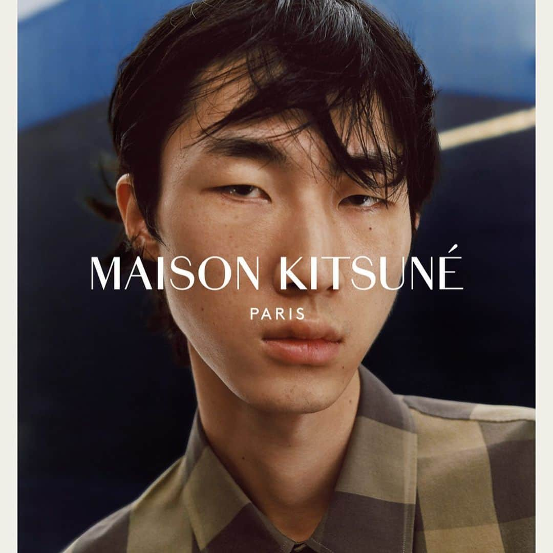 Gildas Loaëcさんのインスタグラム写真 - (Gildas LoaëcInstagram)「Spring Summer 20 is here !! by creative director Yuni Ahn  MAISON KITSUNE SPRING-SUMMER 2020  The Maison Kitsuné Spring-Summer 2020 collection draws its inspiration from the heart of the city: its energy, colors and changing lights. In a setting that spins a mile an hour, time freezes, stopping for a second full of power and grace. Audacity radiates. The clothes blend into the ambiance, holographic effects mingle with the mineral palette and touches of neon electrify pastel shades. Unexpected mixtures of materials create surprise on eclectic silhouettes imbued with a sense of ease and a quirky cool edge. The new Maison Kitsuné collection dresses those who move between the buildings, gently, surely, the modern look, the determined look, the positive spirit, as on a playground...always ahead of their time. @samrocksamrock  @vanessareidofficial @bitton @benjaminmullerhair @namiyyy」1月30日 13時08分 - gildaskitsune