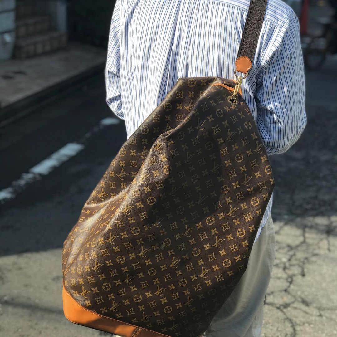 のインスタグラム：「Louis Vuitton Sac Marine 1990  Free Shipping Worldwide✈️ DM for more information ≫ ≫ ≫✉️ info@amorevintagetokyo.com  #ヴィンテージ #ルイヴィトン  #ヴィンテージヴィトン  #ヴィンテージブランドブティック #アモーレ #アモーレトーキョー #表参道 #青山 #東京 #hermes #vintage #vintageLV #LVvintage#amoretokyo #amorevintage #vintageshop  #amoregentleman #アモーレ」