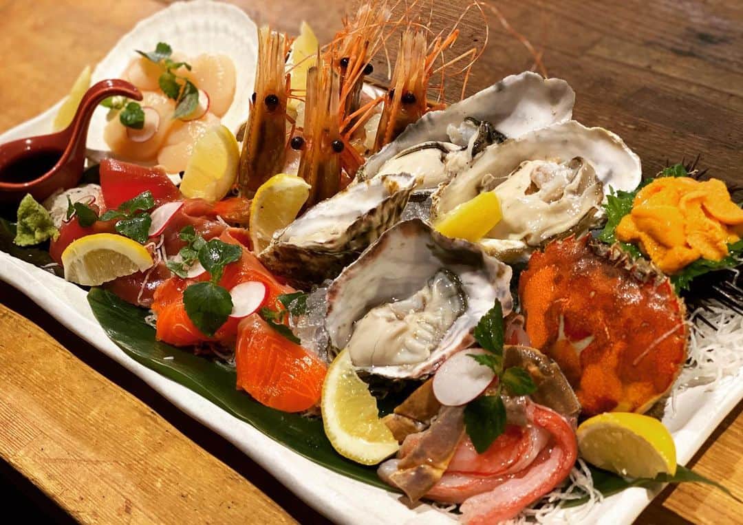 The Barn by Odinのインスタグラム：「✴︎ “SEAFOOD PLATTER” 5 dishes only for one day.🐚 Why don’t you share with everyone?  #nisekorestaurant#hokkaodo#nisekodining#ski#niseko#hirahu#barn#thebarn#thebarnbyodin#seafood」