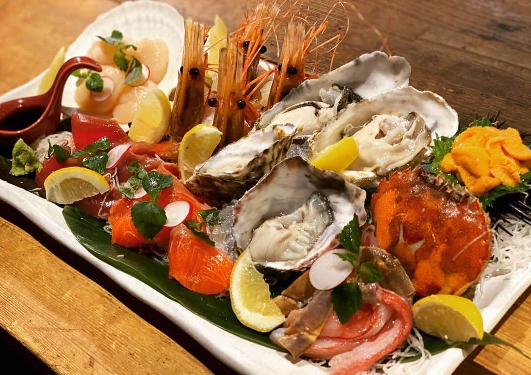 のインスタグラム：「✴︎ “SEAFOOD PLATTER” 5 dishes only for one day.🐚 Why don’t you share with everyone?  #nisekorestaurant#hokkaodo#nisekodining#ski#niseko#hirahu#barn#thebarn#thebarnbyodin#seafood」