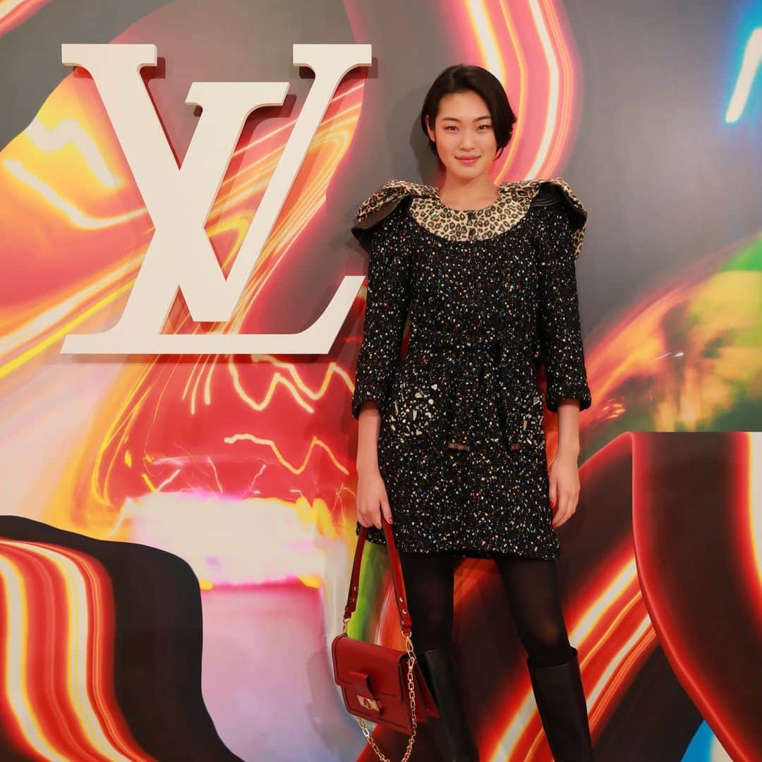 小椚ちはるのインスタグラム：「昨日は大阪、御堂筋のLouis Vuittonオープニングパーティーにご招待頂きました❤️ このショップLVでは世界初となるレストラン、カフェ併設のお店なんです！ ショップも7階のレストラン、カフェもとっても素敵な空間でした🥰」