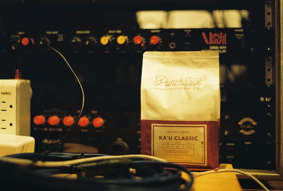 Punchbowl Coffeeのインスタグラム：「Music and coffee comes hand in hand☕️ #lanalane #coffee」