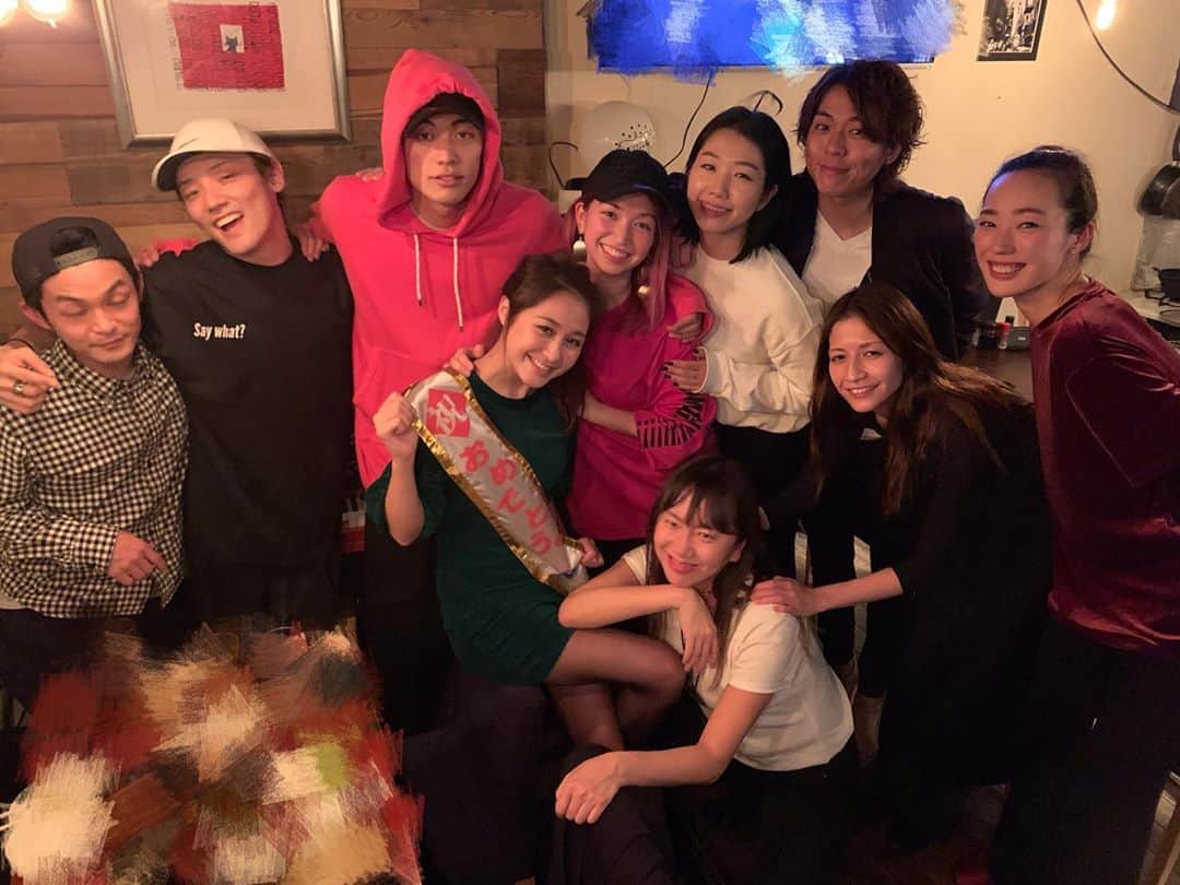 ダンドイ舞莉花のインスタグラム：「HAPPY BIRTHDAY AYAKA!  1月29日は  私の大好きな😍愛してる❤らぶすぎる💕  #ラリソン彩華　の  お誕生日🎉  ミュージカルBKLYNでの出会いから今まで多分週4ぐらいで会ってる←  ヴァンパイアシンガー🧛‍♀️としてまた一緒に舞台に立てて本当に良かった。  これからもよろしくね  #誰かしら変な顔しとる #みんな演者なのに #撮られ慣れてるはずなのに #ダンスオブヴァンパイア #tdv #tanzdervampire #onlyyou #ayakalarrison #birthday #happybirthday #ラリソン彩華生誕祭 #おめでとう」