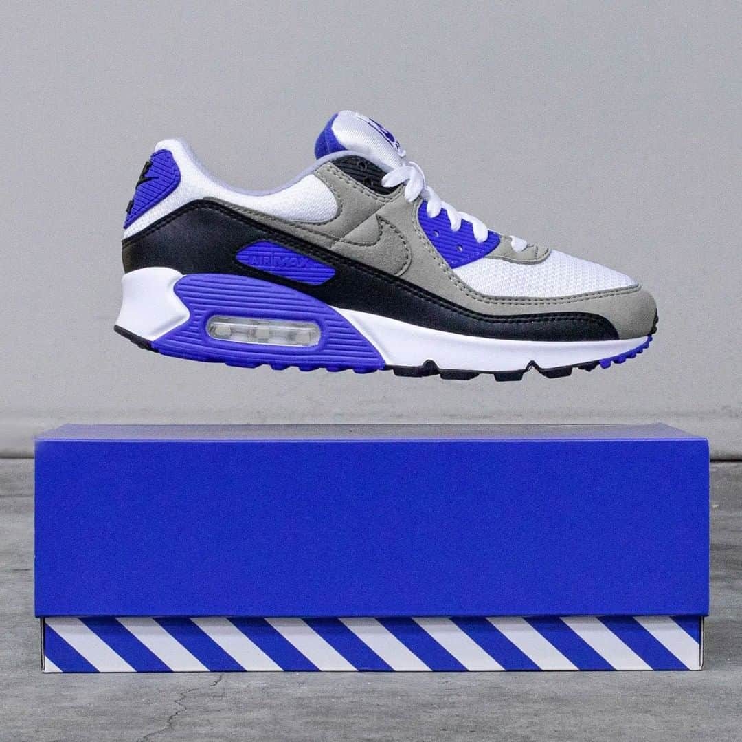 Sneaker Newsさんのインスタグラム写真 - (Sneaker NewsInstagram)「European retailers will release the OG-style Nike Air Max 90 in several colorways. If you missed out on these, hit the link in our bio to find out where to cop.」1月30日 14時00分 - sneakernews