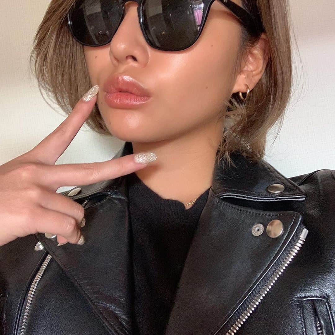 今井夏帆のインスタグラム：「今日は天気が良いね😎 #今井夏帆#AV女優#セクシー女優#サングラス」