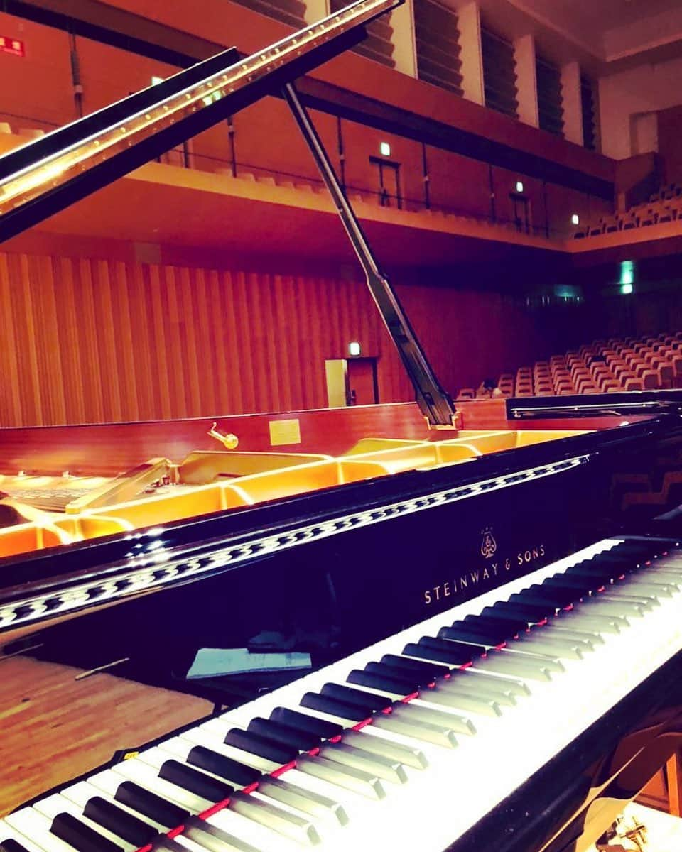 金子三勇士さんのインスタグラム写真 - (金子三勇士Instagram)「Rehearsing  #Beethoven #Pianoconcerto #Emperor #TetsuroBan #JapanPhilharmonicOrchestra #Pianist #MiyujiKaneko #SteinwayArtist #Tokyo #Suginamikokaido @steinwayandsons @umusicjapan #杉並公会堂 #日本フィルハーモニー交響楽団 #東京公演 #阪哲朗 #ピアニスト #金子三勇士 #ピアノ協奏曲 #ベートーヴェン #Beethoven250」1月30日 14時25分 - miyujikaneko_official