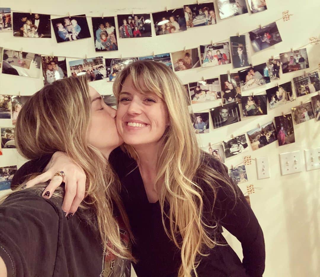 アシュレー・ジョンソンのインスタグラム：「Happy Birthday to my Haylie, @therantinghousewife.  My sister. My best friend. My partner in crime. My B. I’ve loved you wholly since day one, more than words can say. I feel so lucky I get to be your sister. You make the world a better place to everyone in your orbit. The love and care and adventure you give to all of us knows no bounds. I can’t wait for more of our Exploration Expeditions. We have much to explore. HAPPY BIRTHDAY MY B!!!! AND, happiest of birthdays to my brother in law, my word worm, @jonnylangband. (Yes, my sister and her husband have the same birthday because they’re AWESOME). I love you so much and I hope this year knocks your socks off.」