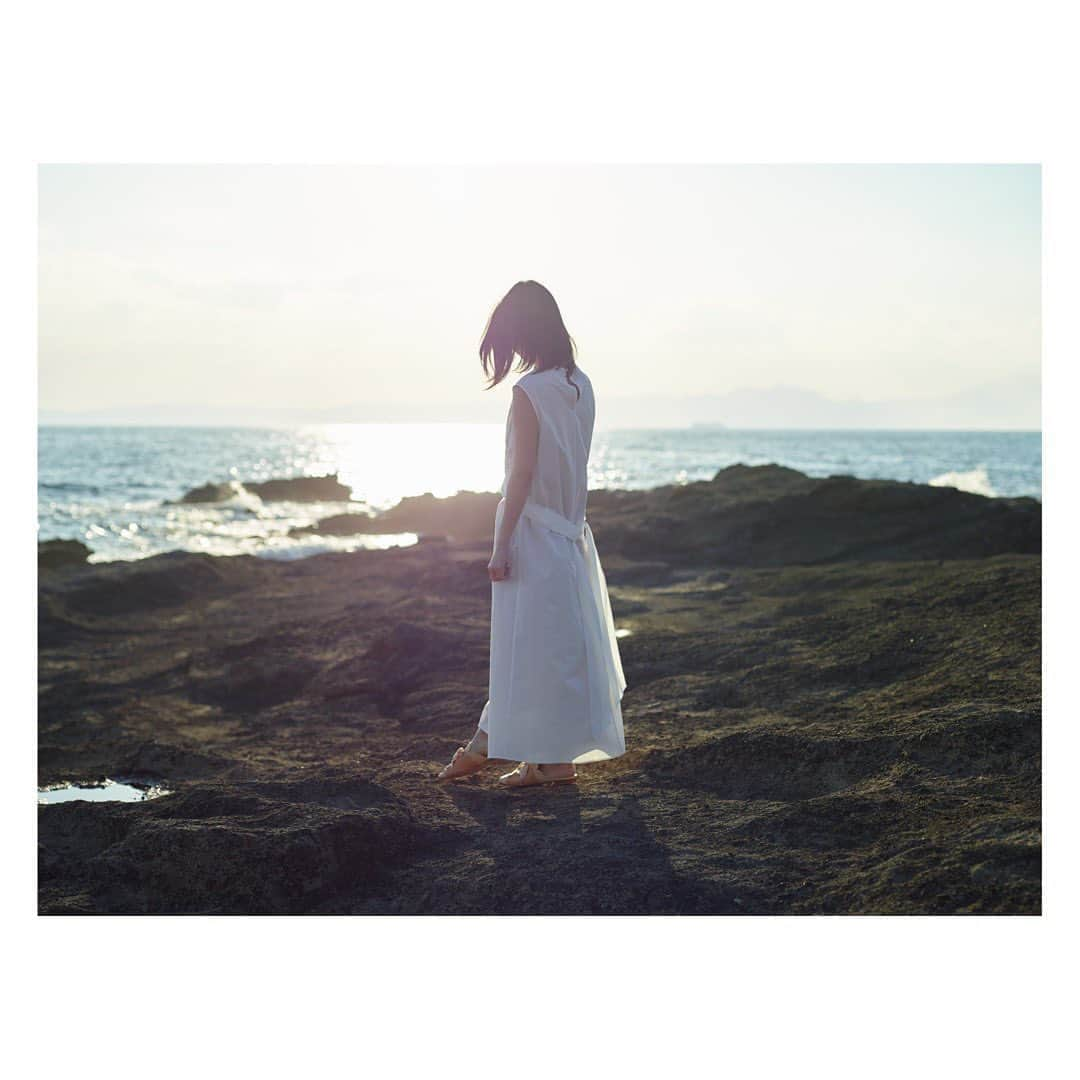 辻祐香さんのインスタグラム写真 - (辻祐香Instagram)「ここの空気すごく好きだった。  #portraitphotography #japaneseportrait #portraitjapan #seaside #sky #sunset #beautifulworld #japanesenature  #ポートレート #海辺 #空 #夕陽 #自然　#黒崎の鼻」1月30日 14時34分 - kanon_tsuji0819