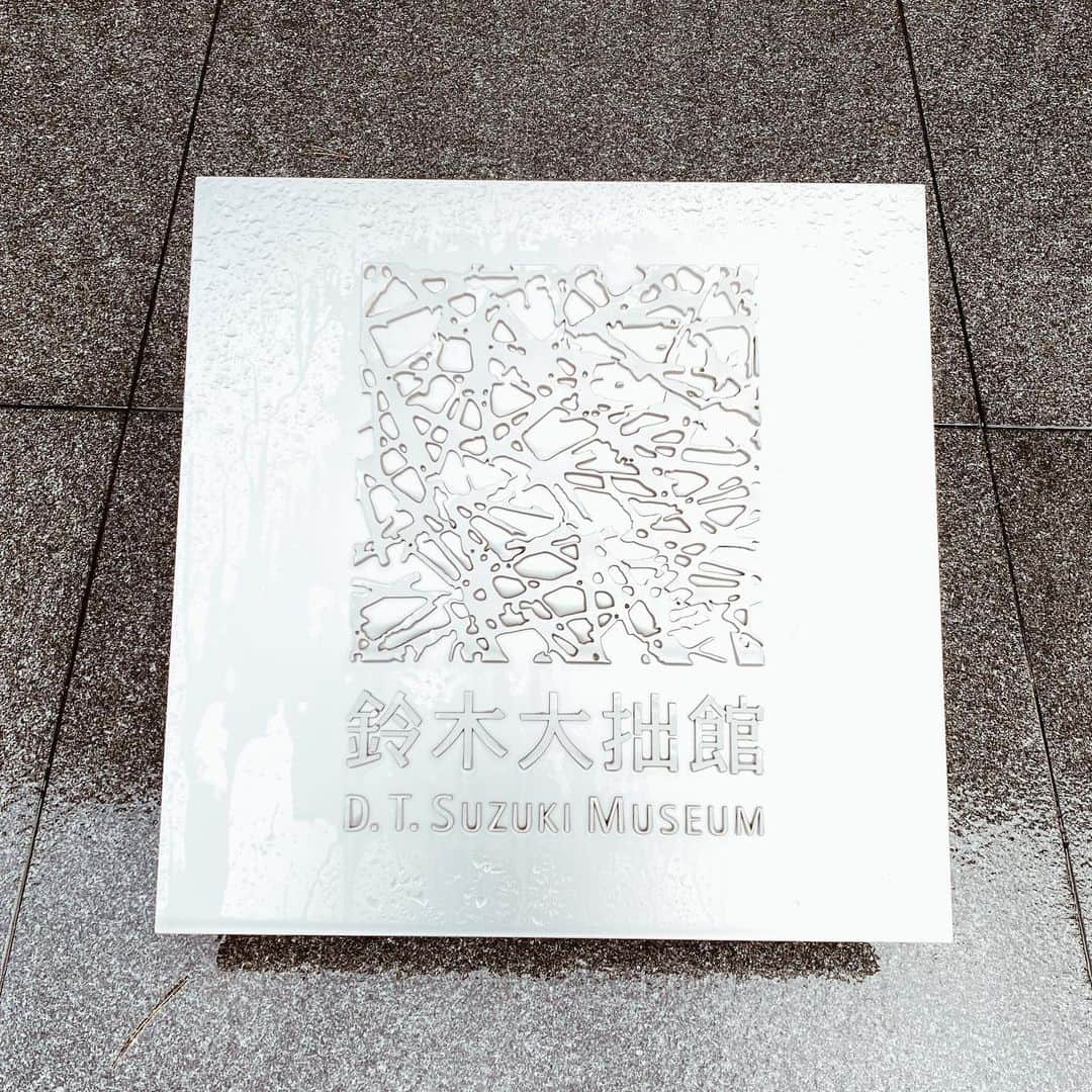Aya（高本彩）さんのインスタグラム写真 - (Aya（高本彩）Instagram)「仏教哲学者、鈴木大拙の文化施設〝鈴木大拙館〟へ。  #禅 #ありちゃんのお友達おすすめの場所 #来てみたら面白すぎて本買った #禅とはなにか」1月30日 14時36分 - aya_dream04