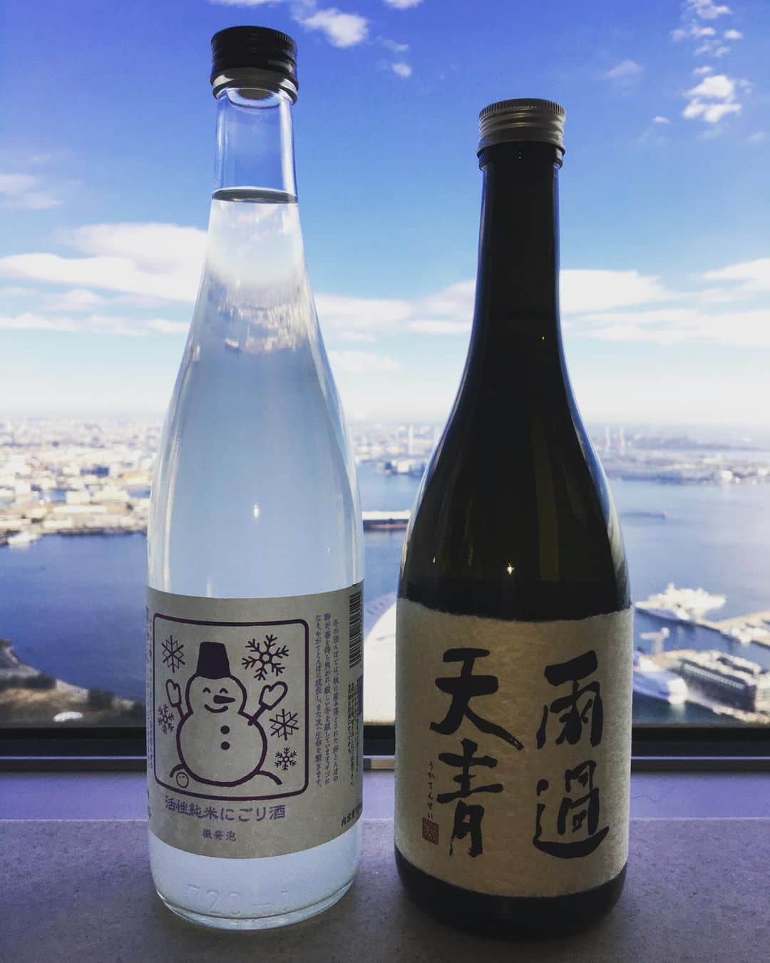 横浜ロイヤルパークホテルのインスタグラム：「68F 日本料理「四季亭」では、神奈川の新しい地酒を販売しています。  すっきりと透き通るような旨味の「雨過天青」、麹の爽やかな甘さと酸味が特徴の「大雪にごり」。 期間限定ですので、この機会にぜひご来店ください🍶  #横浜ロイヤルパークホテル #yokohamaroyalparkhotel #横浜 #yokohama #ホテル #hotel #ホテルランチ #ホテルディナー #日本酒 #地酒 #🍶」