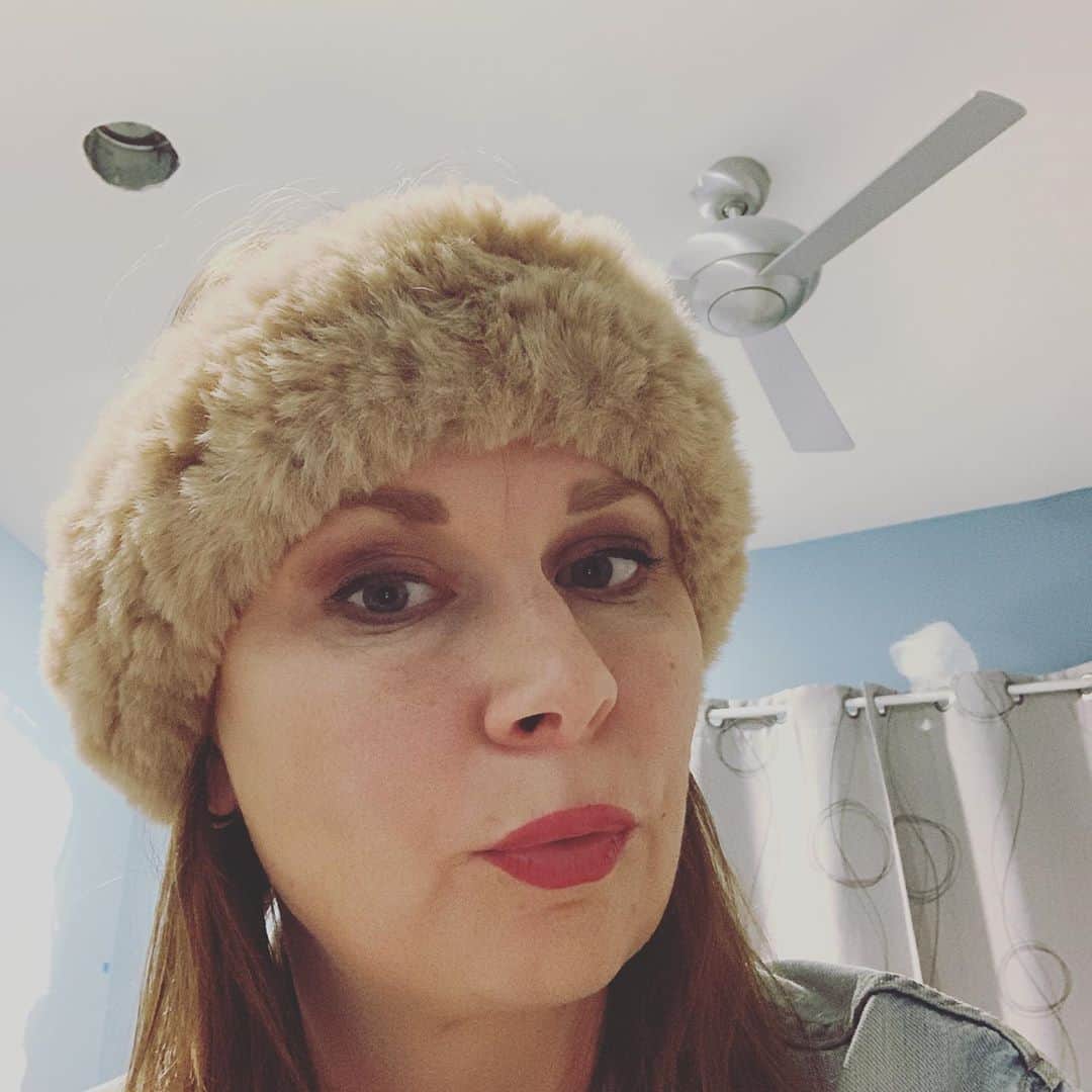 メアリー・リン・ライスカブさんのインスタグラム写真 - (メアリー・リン・ライスカブInstagram)「Will I be wearing this head muff on stage tonight #gucci @thecomedystore」1月30日 14時50分 - marylynnrajskub