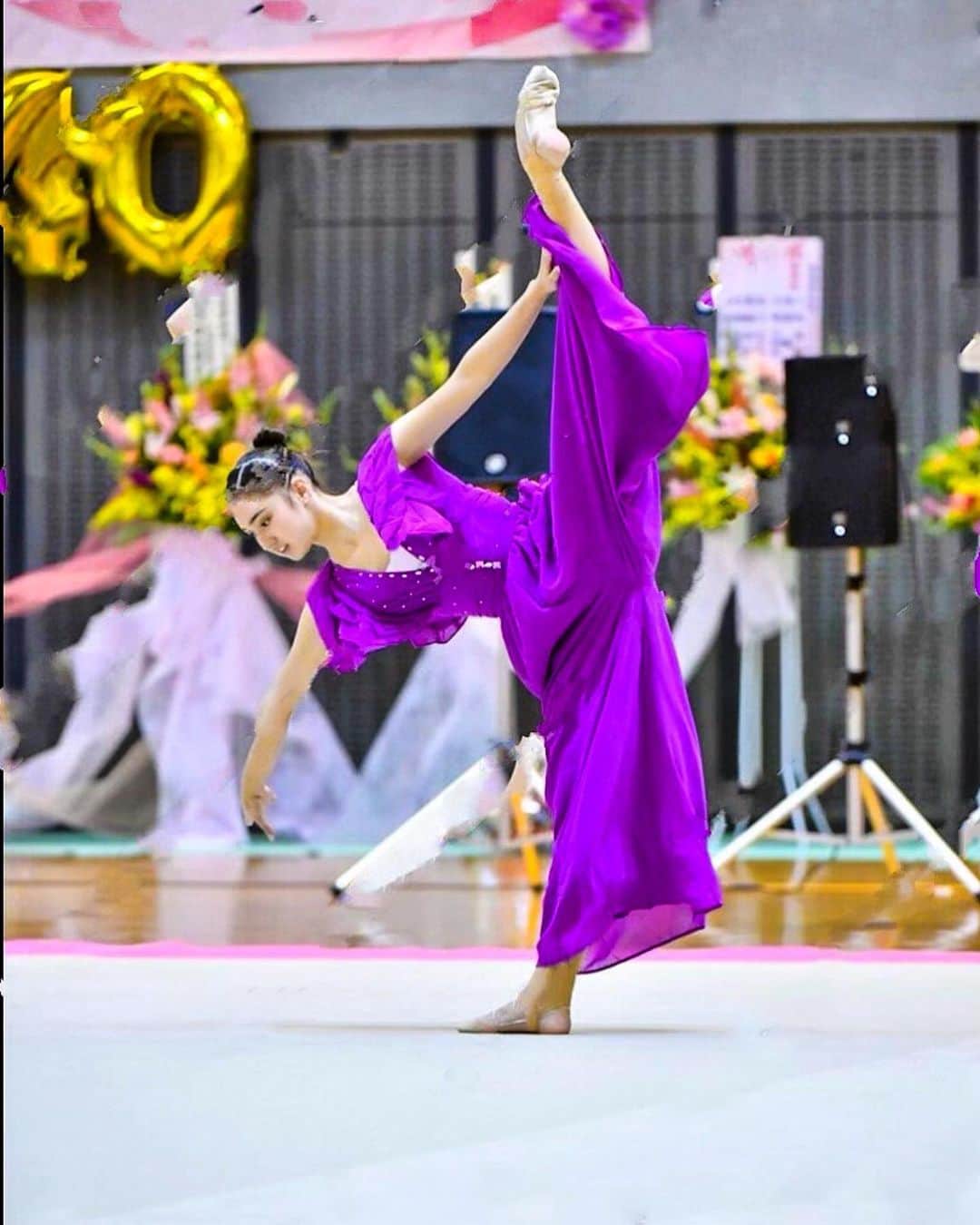 ベネット・マヤのインスタグラム：「I have a feeling 2020 is going to be great! 🕺🏼🎊🟪 #rhythmicgymnastics #gala #dance #speechless #tilt #photooftheday」