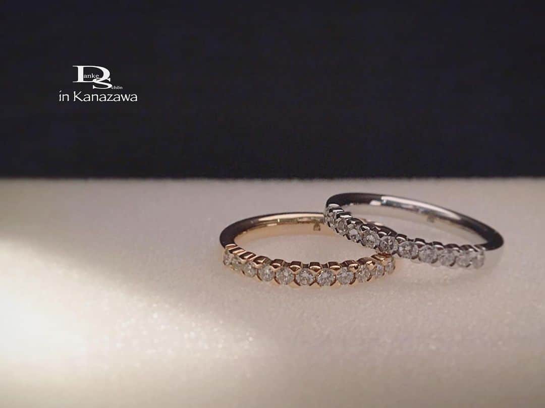 Danke schön ダンケ 金沢 結婚指輪 鍛造さんのインスタグラム写真 - (Danke schön ダンケ 金沢 結婚指輪 鍛造Instagram)「・ ・ 似てる？ ・ ・ そぅ🙌🏻同じモデルで 地金変更したら ・ ・ 📷:左 ロゼゴールド750 📷:右 ホワイトゴールド585 (ロジウムコーティング有り) ・ ・ どちらが正しい　では　なくて ・ ・ 『長く使い続ける為には』 ・ ・ ✔︎ 40代・50代・60代… どちらを身につけていたいかな？ ・ ・ 『その後、重ね使いをお考えなら』 ・ ・ ✔︎その重ねる指輪を少し考えながら 地金やデザイン選んでくださいね。 ・ ・ じゃあないと🤭 ・ ・ イザ！重ねようと思ったら チグハグになっても 1本目の指輪が勿体ない😖 ・ ・ 重ね使いの醍醐味とは？ ・ ・ 1本でも好き 後に重ねる1本でも好き ・ ・ で🙌🏻 ・ ・ 重ねたら更に好き🥰 ・ ・ が！ ・ ・ セットアップ 重ね使いの醍醐味と言う訳です。 ・ ・ 今より少し先に 発想を飛ばしてみてくださいね。 ・ ・ ※ 今回の画像はDiaと言うより 『地金変更によって雰囲気が変わる』を お伝えしたかったのでDiaにピントが合って ないのですが御了承ください🙇🏻‍♂️ ・ ・ 鍛造削り出し 🇩🇪クリスチャンバウアー 専門店 『  Danke schön 』 ・ ・ ・ ——Danke————————————— ▪︎トップページ 🔜 @danke2005 ———————————schön———— ・ ・ ・ #クリスチャンバウアー金沢 #ドイツ製 #経年変化を楽しむ#christianbauer_kanazawa #金沢結婚指輪 #結婚指輪 #婚約指輪 #指輪 #北陸花嫁  #金沢 #鍛造 #ダイヤモンドリング #ブライダルリング #結婚指輪探し #ポルシェ #メルセデスベンツ #金沢クリスチャンバウアー #10周年記念 #2020夏婚 #結婚記念日 #セットアップ #ポリッシュ #結婚指輪金沢  #富山 #福井結婚指輪 #富山結婚指輪 ・ ・ ・ ------------------------------------------ 鍛造削り出し 🇩🇪クリスチャンバウアー 専門店 『  Danke schön 』 ・ • 営業時間 am11:00〜pm9:00 • 定休日 : 木曜日 • 駐車場 : 店舗前OK • ご予約 : 優先 ・ ・ ——Danke————————————— ▪︎トップページ 🔜 @danke2005 ———————————schön————」1月30日 15時05分 - danke2005