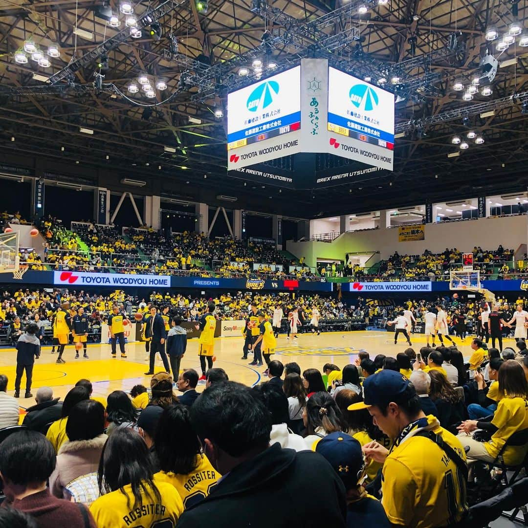 中家佐奈のインスタグラム：「10年ぶりくらいのバスケ観戦 めっちゃ楽しかったー！！🏀 そしてコービーへ24秒間の黙祷 . . #そうだ #宇都宮へ行こう #bjリーグ ぶり #今は #bリーグ #ブレックス #アルバルク #竹内ツインズ #竹内公輔 選手へ #バースデーソング #比江島慎 選手 #ブレッキー #basketball #24 #8 #kobe #thankyou」