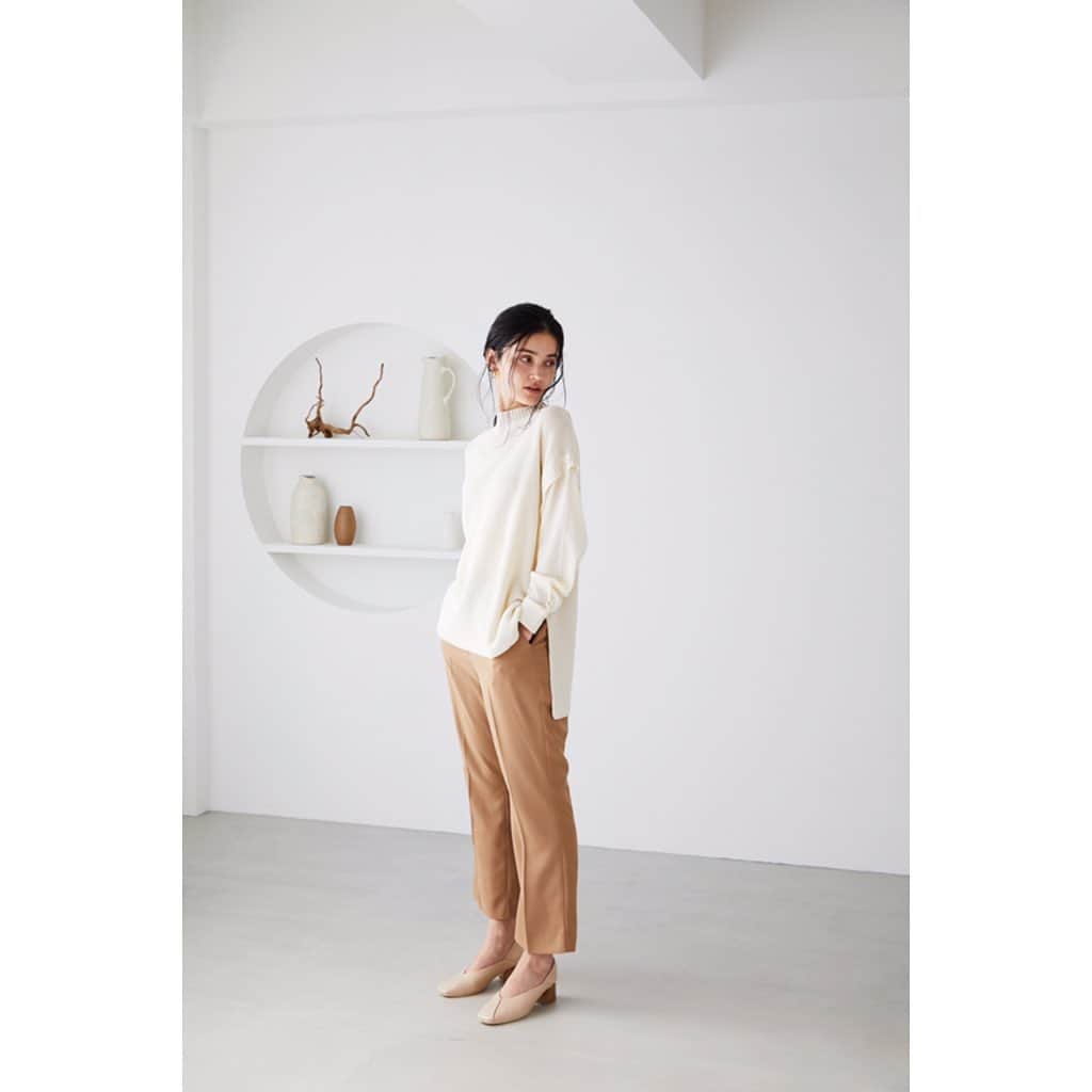 アヴァンリリィのインスタグラム：「RECOMMEND ITEM ㅤㅤㅤㅤㅤㅤㅤㅤㅤㅤㅤㅤㅤ 店舗・SHEL'TTER WEBSTOREにて発売中🚚 ㅤㅤㅤㅤㅤㅤㅤㅤㅤㅤㅤㅤㅤ ：KNIT ベストドッキングシアートップス Price.¥4,990.+tax No.180DS870-1610 ㅤㅤㅤㅤㅤㅤㅤㅤㅤㅤㅤㅤㅤ ：PANTS センタープレスパンツ Price.¥6,990+tax No.180DS131-0900 ㅤㅤㅤㅤㅤㅤㅤㅤㅤㅤㅤㅤㅤ 画像をタップで商品詳細をご覧いただけます🔍 _______________________________________________________ #AVANLILY #アヴァンリリィ」