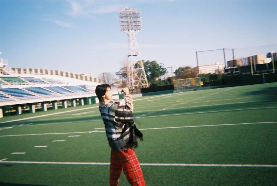 YOSHI（よし）さんのインスタグラム写真 - (YOSHI（よし）Instagram)「Ahhhh wanna perform!!! あーライブしてーーー🔥  #KIDSのMVの時 #写ルンです」1月30日 15時20分 - yoshi.226