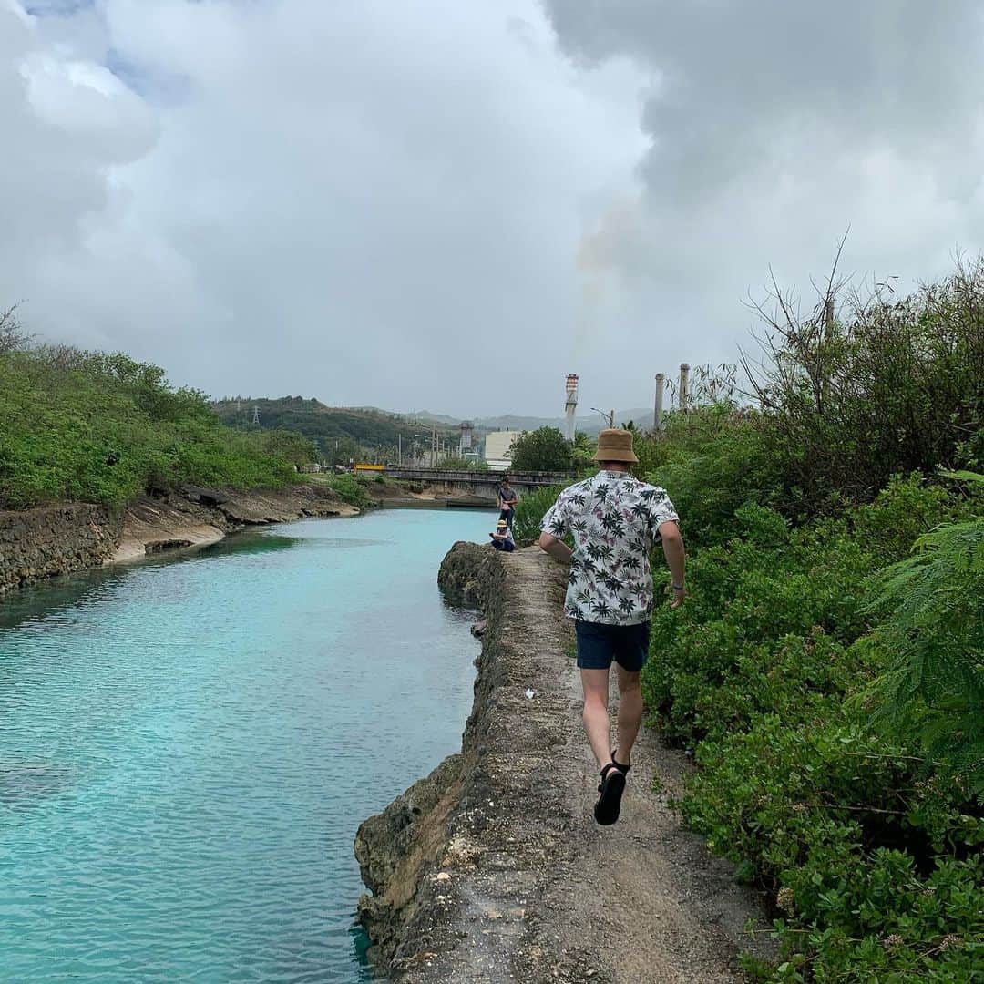 コ・ギョンピョのインスタグラム：「☔️🏃🏻‍♂️guam」