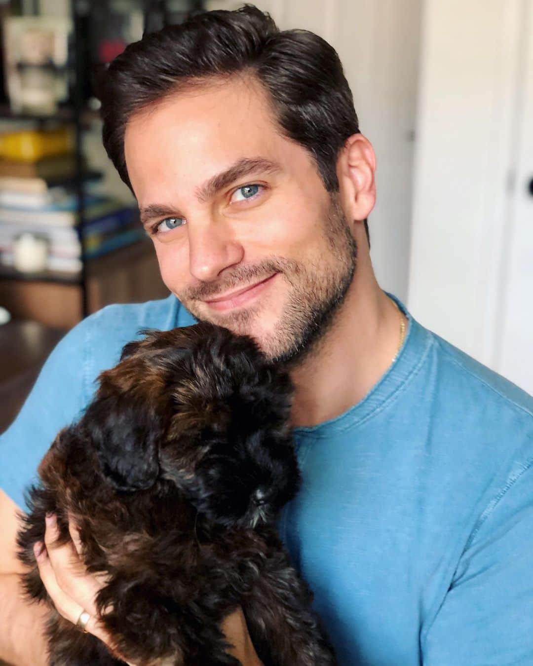 ブラント・ドーハティのインスタグラム：「Say hello to the newest member of our family, Phoebe 🐶  Knuckles has been OBSESSED with her since she got here. He won’t leave her side and it melts my cold cold heart」