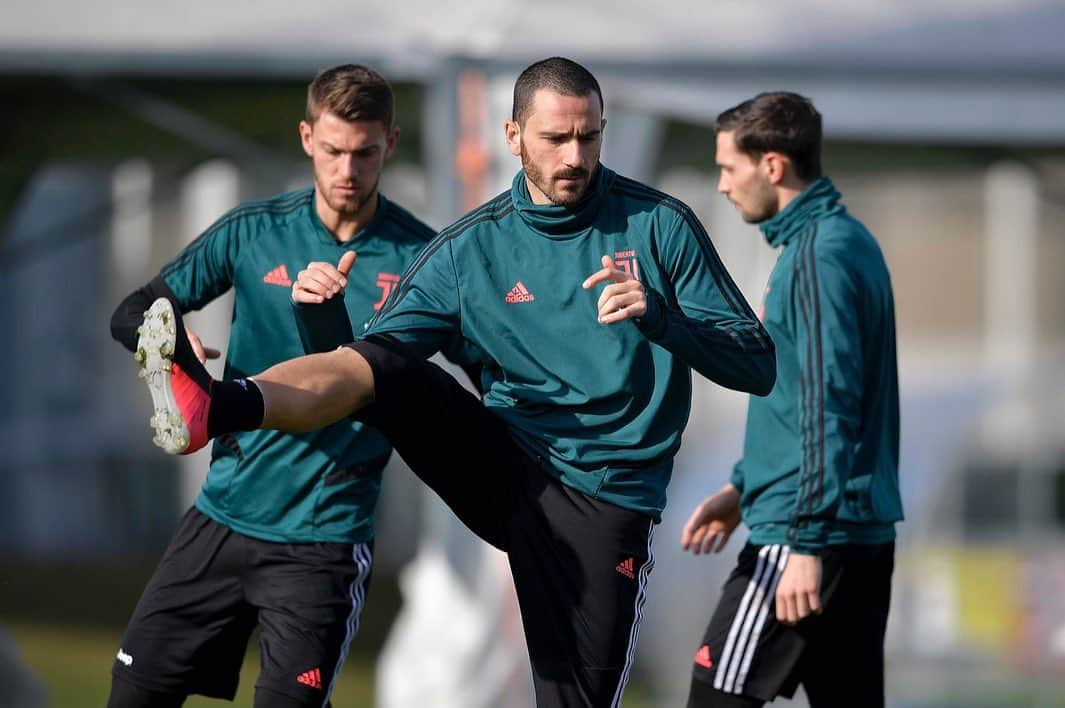 レオナルド・ボヌッチさんのインスタグラム写真 - (レオナルド・ボヌッチInstagram)「Working hard for the lunch time match 💪🏻 #LB19 #FinoAllaFine」1月31日 1時46分 - bonuccileo19