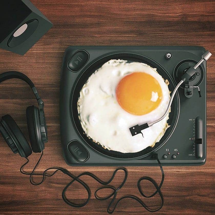 のインスタグラム：「Sounds like breakfast 🍳🎧 by 👉 Hilary Littke @littkephoto 👈  #littkephoto #eggsconcept #egg #eggs #friedegg #breakfast #breakfasttime #vinyl #vinylcollection #vinyladdict #yolk」