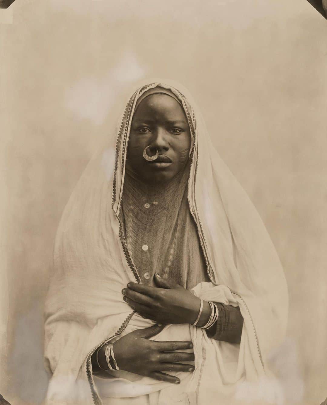 National Geographic Creativeさんのインスタグラム写真 - (National Geographic CreativeInstagram)「Photo by Kodak LTD | A portrait of a Sudanese woman dressed in traditional clothing. This image was originally published in the October 1922 magazine. #ThrowBackThursday #Portrait #Women」1月31日 2時38分 - natgeointhefield