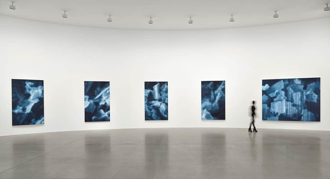 ガゴシアン・ギャラリーさんのインスタグラム写真 - (ガゴシアン・ギャラリーInstagram)「"Abstraction has always been a part of my work." —Y.Z. Kami  Happy birthday to Y.Z. Kami who was born on this day, January 30, in Tehran, Iran.  An exhibition of new work by Kami is currently on view at Gagosian, Rome, through March 21. Each canvas in this new series, titled "Night Paintings," is filled with blue-whitish apparitions that float just past the limits of materiality and concrete representation. Find out more about the show via the link in our bio.  __________ #Gagosian #YZKami Installation views, “Y.Z. Kami: Night Paintings,” Gagosian, Rome, January 18–March 21, 2020. Artwork © Y.Z. Kami. Photos: Matteo D'Eletto, M3Studio」1月31日 2時40分 - gagosian