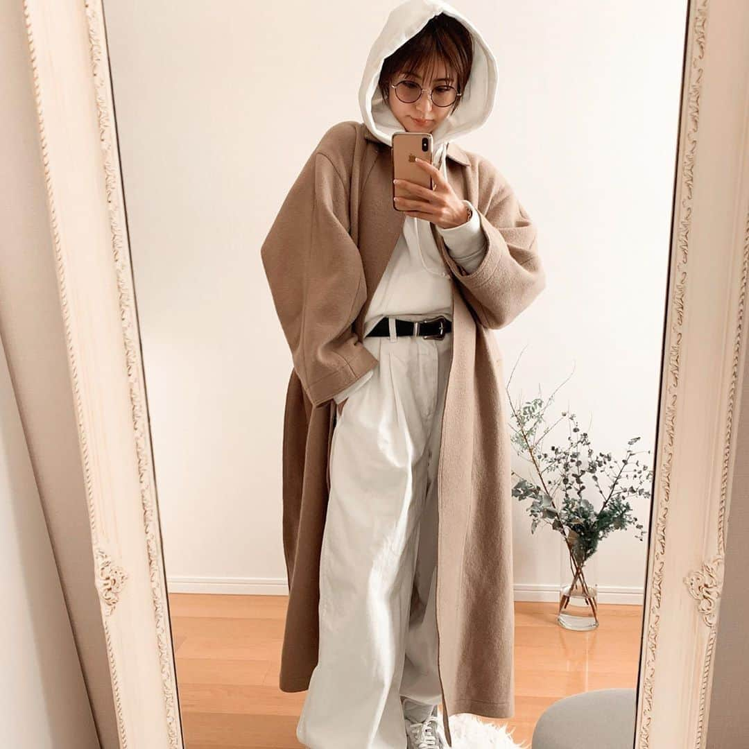 izu（出岡美咲）さんのインスタグラム写真 - (izu（出岡美咲）Instagram)「OUTER&TOPS ﻿ @stylings_official  BOTTOM﻿ @didot.showroom  BELT @zara  SNEAKER ﻿ @niketokyo ﻿EYEWEAR @lavid_eyewear (このコート着過ぎ説。) ﻿ ﻿ #ootd #outfit #coordinate﻿ #私服 #スニーカーコーデ #スニーカー女子 #エアフォースワン #カジュアルコーデ #ショートヘア #ショートカット女子 #カジュアルファッション #zara #zarawomen #zarafashion」1月30日 17時45分 - izu_stagram