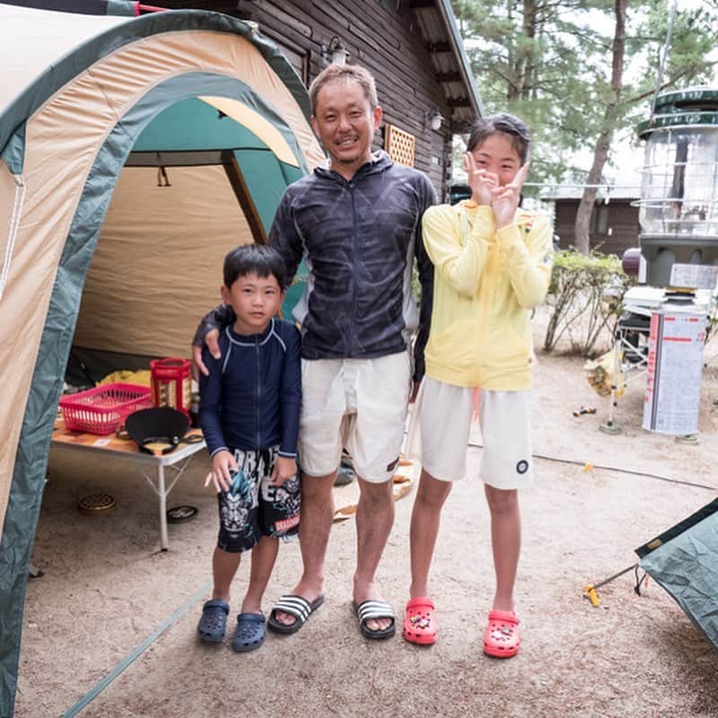 キャンプ情報サイト［ランタン］さんのインスタグラム写真 - (キャンプ情報サイト［ランタン］Instagram)「CAMP SMILE STYLE ／ お気に入りは25年前から 使っているランタン ＼ いろんなキャンパーのキャンプスタイルを現地取材と一般キャンパーからの投稿で数多く掲載してます。 . . 詳しくは @lantern.camp  webサイトをご覧ください . . #camp #camping #outdoor #travel #trip #lantern_smile #nature #キャンプ #キャンプ用品 #アウトドア #テント #自然 #旅行 #キャンプ初心者  #キャンプ好きな人と繋がりたい #マイアミ浜オートキャンプ場 #コールマン #フューエルランタン #ファミリーキャンプ #ファミキャン」1月30日 17時49分 - lantern.camp