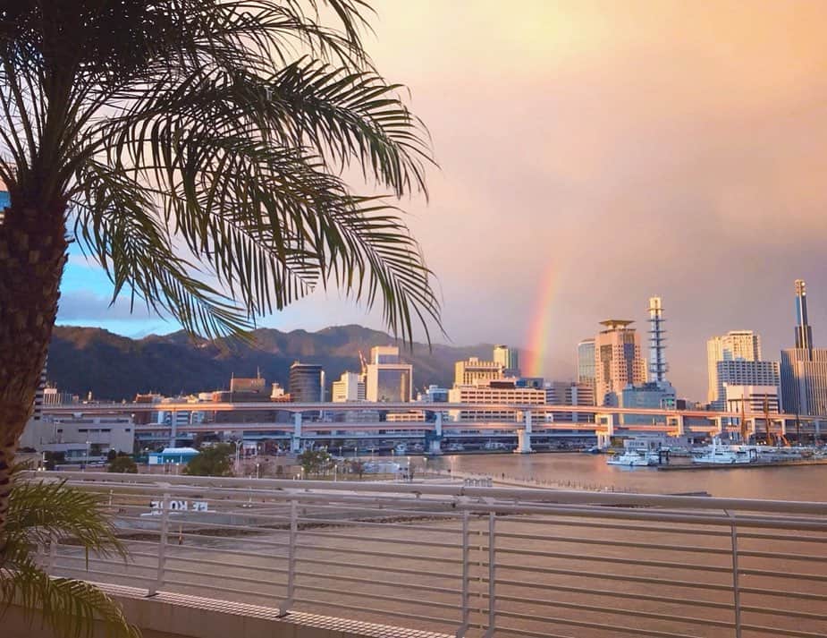 神戸メリケンパークオリエンタルホテル【公式】さんのインスタグラム写真 - (神戸メリケンパークオリエンタルホテル【公式】Instagram)「通り雨のあと 絵画のような情景がくっきりと。  神戸の街に虹も現れました。  #神戸メリケンパークオリエンタルホテル #神戸メリケンオリエンタルホテル #メリケンパークオリエンタルホテル #メリケンオリエンタルホテル #メリケンパーク #神戸リゾート #神戸大橋 #kobemerikenparkorientalhotel #koberesort #kobeport #kobehotel #merikenpark」1月30日 17時49分 - kobe_merikenpark_orientalhotel