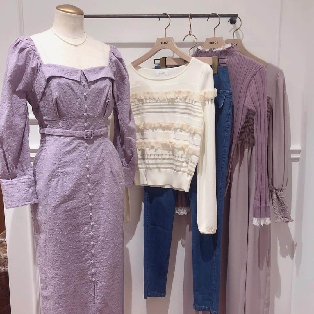 デイシーさんのインスタグラム写真 - (デイシーInstagram)「♡spring lavender♡ . 春らしいラベンダーカラーを 身にまとってお出かけしませんか？👒 . . #deicy #mecouture #deicyikebukuro #parco #2020 #spring #fashion #lavender #purple  #onepiece #dress #newarrival #デイシー #ミークチュール #パルコ #ラベンダー #パープル #花柄 #刺繍 #ワンピース #新作 #春服」1月30日 17時53分 - deicy_official
