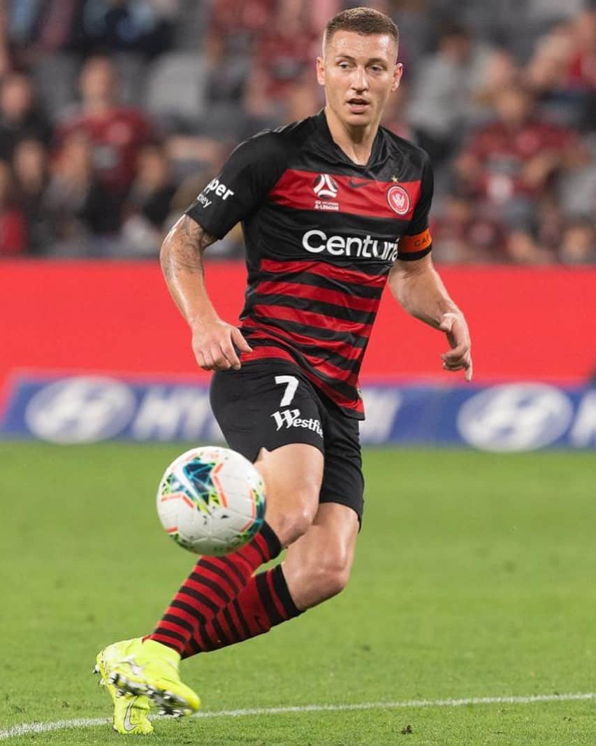 ミッチェル・デュークのインスタグラム：「🔴⚫️」