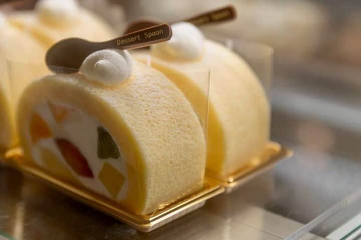 ホテル日航アリビラ 公式Instagramのインスタグラム：「アリアカラで味わう完成された味。 きっと心が満たされます。 . Every bite is perfection when you visit the Ariacara. . . . #okinawa #japan #japanese #okinawalife #okinawafoodies #pastries #alivila #alivilaokinawa #okinawapastries」