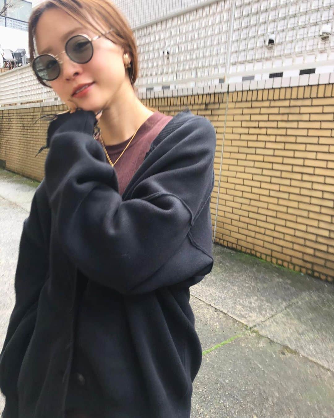 野尻美穂のインスタグラム：「あったかいとアウター着るの嫌になるよねぇ🥺  私は花粉症もひどいし😷マスク必要なのに売ってないし高すぎだし😢とにかく自分が出来る事して頑張るしかない😔✊ #perverze #マスク事件」