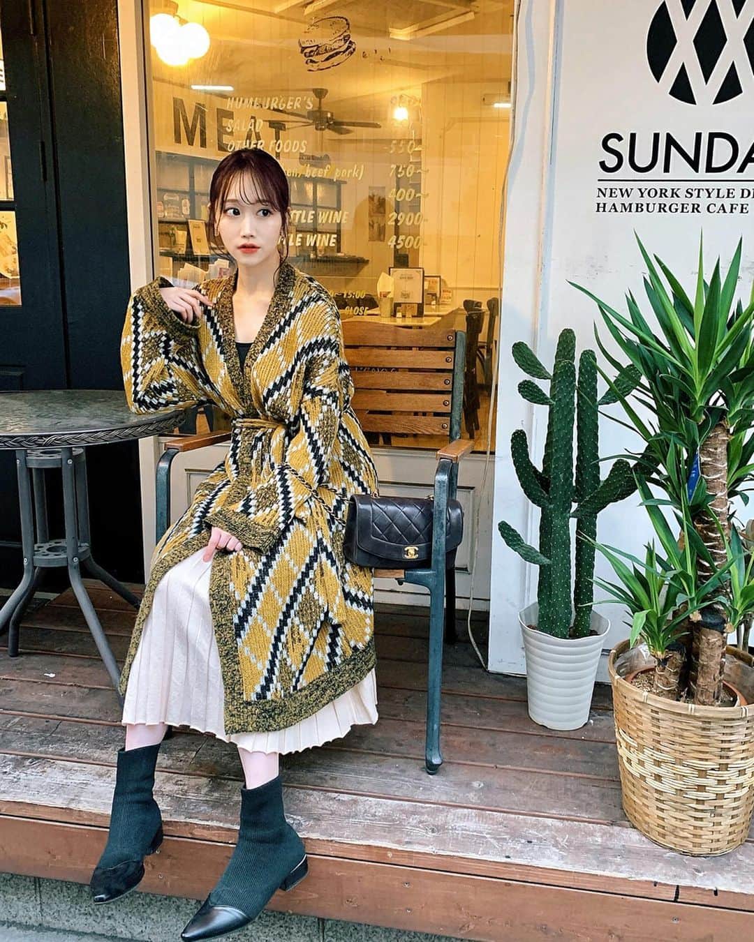 佐藤瀬奈さんのインスタグラム写真 - (佐藤瀬奈Instagram)「今日は暖かくて気持ち良かった〜🥺✨ こういう日はテラスでランチしたくなるね🥰⠀ ⠀ knitgown @spicaglow  skirt @renaikeikaku_official  boots @arco_iris.shop  bag @chanelofficial ⠀ ⠀ この#spicaglow のニットガウン着心地良くてお気に入り♡ カラーもデザインもツボ🤤 (クーポンコード：ssg8で1000円引きになるのでぜひ使ってね❣️)⠀ ⠀ しばらく暖かいみたいだからすでに春服着たい衝動が…！ まだ1月だなんて信じられない😳 ・ ・ ・ #コーデ#spicaglowstyle#renaikeikaku#ren_style#chanel#chanelbag#arcoiris#レンアイケイカク#ママコーデ#プチプラコーデ#mamagirl #カフェ巡り#東京カフェ#ハンバーガー#tokyocafe#カフェ好きな人と繋がりたい#sunday#水道橋カフェ#後楽園カフェ#mamagirl」1月30日 18時19分 - senapuu