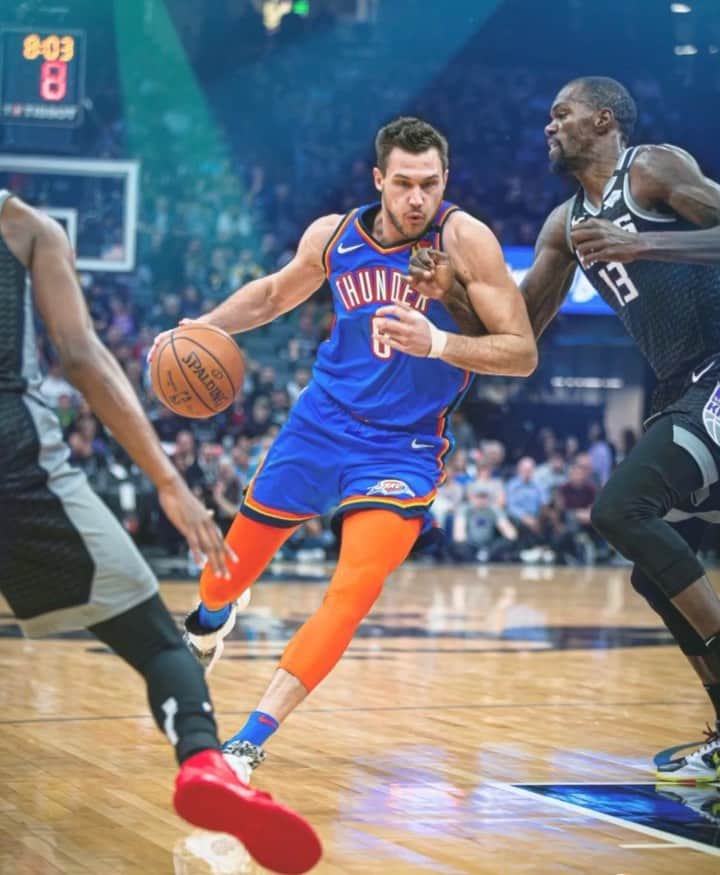 ダニーロ・ガリナリのインスタグラム：「💡⚡️ Lights on in Sacramento, good win far from home. #ThunderUp」
