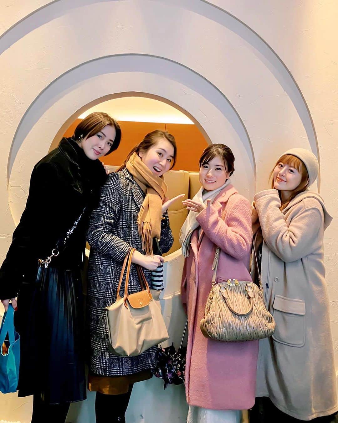 真衣ひなのさんのインスタグラム写真 - (真衣ひなのInstagram)「🥀takarazuka 94th&95th 先日、みんなで火鍋を食べに。 いやはや今年１番お腹抱えて笑いました。 「今年始まったばかりだけどね〜」 と、ツッコミが入るのも早い早い。 またの開催も楽しみです。 . #星9495会 #ゆるゆるわらわら #なんだろうこの楽しい空気感 #きのこいっぱい食べた」1月30日 18時20分 - hinano_mai