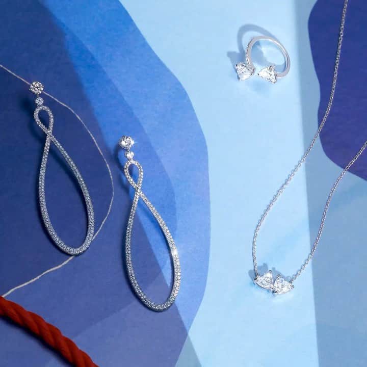 のインスタグラム：「Let the infinite shine of Swarovski jewelry illuminate the way to your loved one. #SparkDelight」