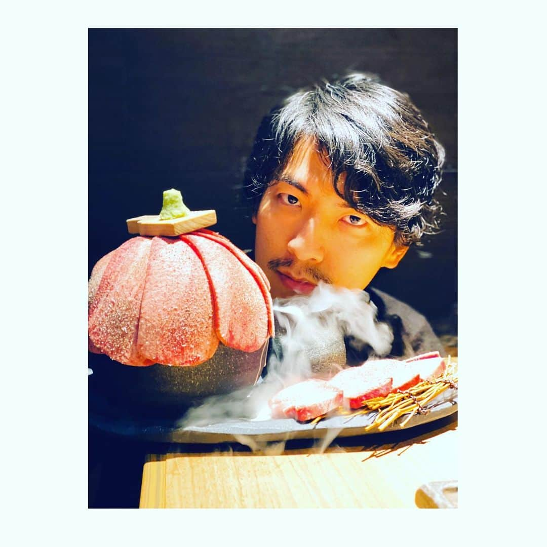 上山竜治さんのインスタグラム写真 - (上山竜治Instagram)「どうも、牛タンの妖精です。 『いっぱい牛タン食べてね。』 #今日はルキーニ歌稽古　#めちゃくちゃ難しいけど、やっぱりめちゃくちゃかっこいい。 #エリザベート」1月30日 18時22分 - kamiyama_ryuji_0910